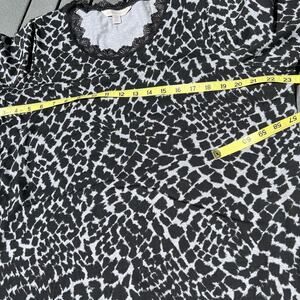 LAURA ASHLEY size 1X women’s 3/4length sleeve top, scoop neck line